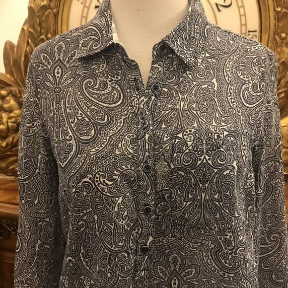 Tommy Hilfiger. Size S/P. Cotton long sleeve 1/2 button down shirt. Lt Wt. B22 - Picture 2 of 8